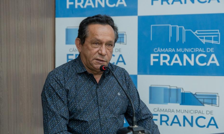 Zezinho Cabeleireiro cobra combate ao descarte irregular de lixo e pede ações na saúde pública