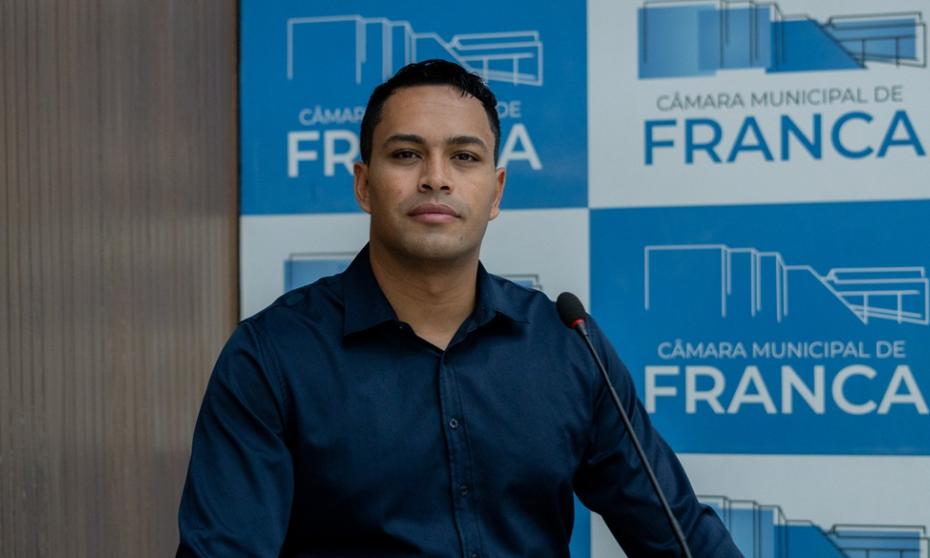 Walker Bombeiro reforça compromisso com moradores da CDHU e convida para audiência sobre diabetes 