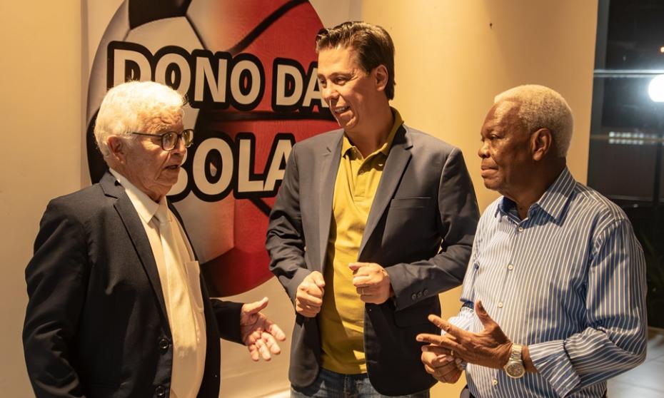 Câmara de Franca recebe o Troféu Dono da Bola e presta homenagem a Jovassi Correia Dias