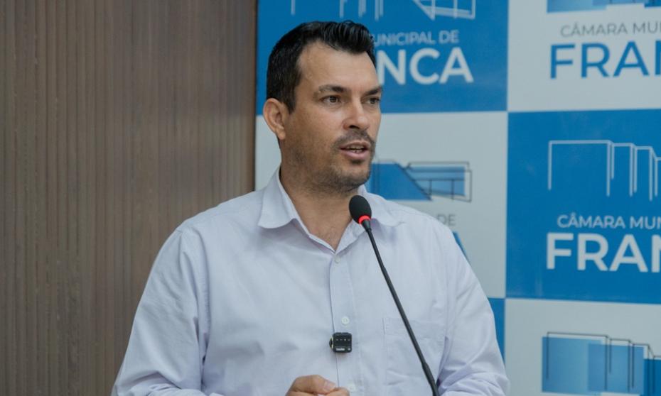 Patriota cobra mais segurança nas escolas e destaca avanços em obras do Hospital Público