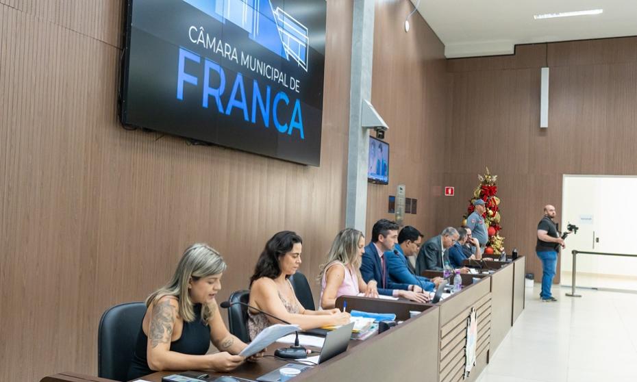 Câmara aprova urgências com recursos para saúde, novas regras no Canil, requerimentos e moções