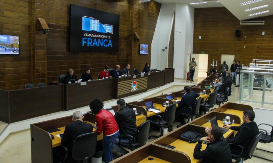 Após debate, Câmara aprova terceirização de serviços de limpeza na saúde