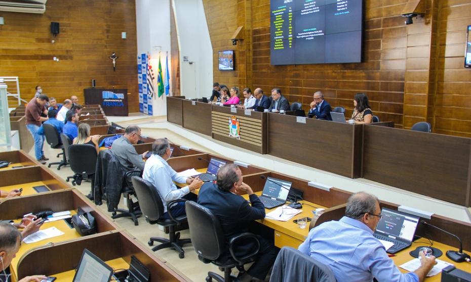 Câmara aprova Escola Bílingue e verbas R$ 8,6 milhões para várias secretarias